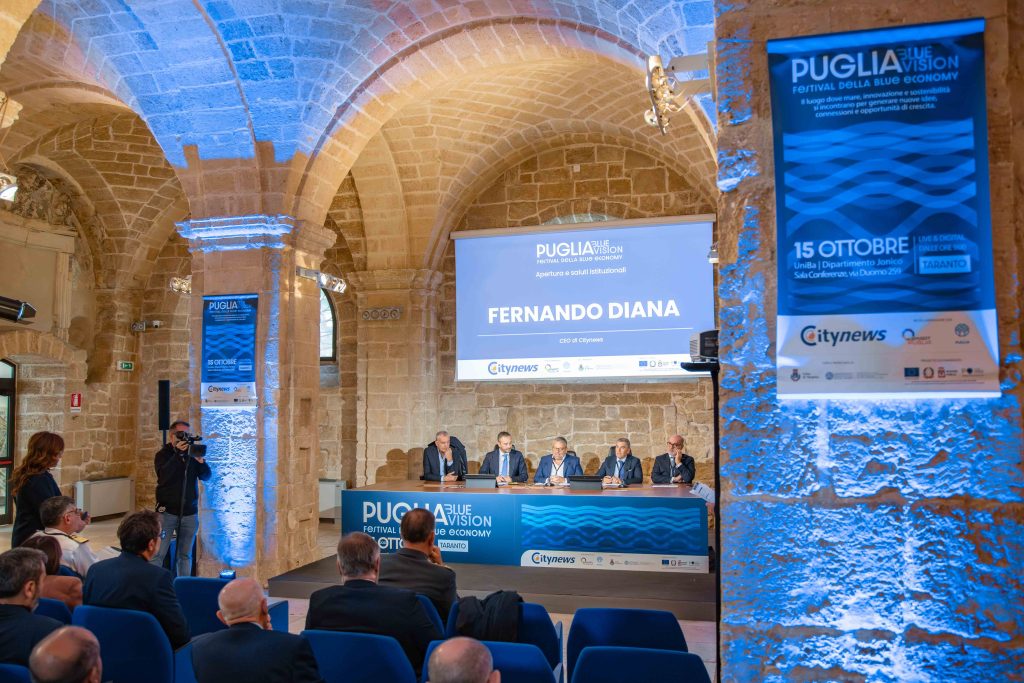 immagine dei partecipanti all'evento durante lo speakeraggio
