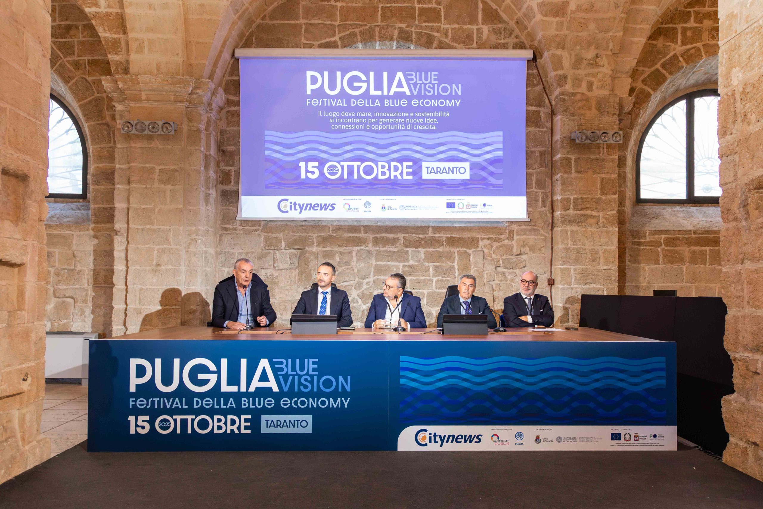 immagine dei partecipanti all'evento durante lo speakeraggio
