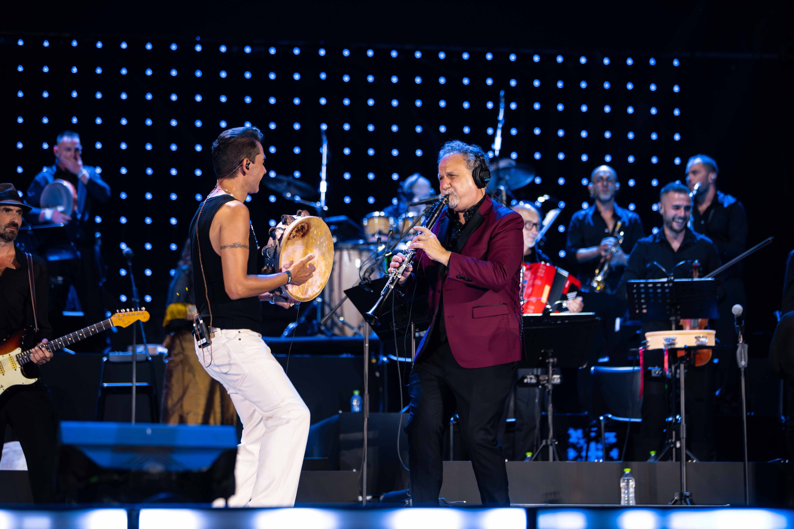 antonio castrignanò con l'orchestra della Notte della taranta