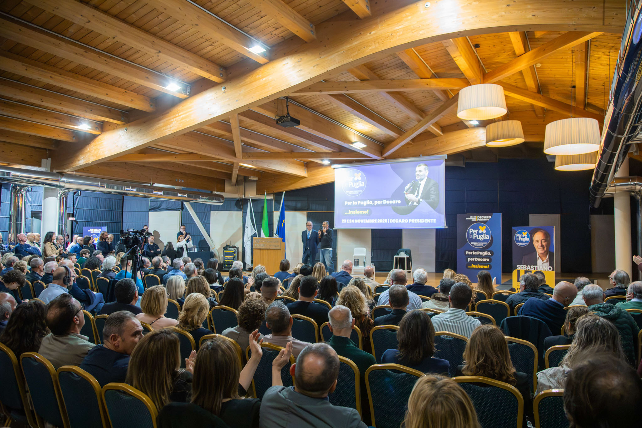 Foto del pubblico all'Hotel Tiziano, per Sebastiano Leo candidato al consiglio regionale della Puglia