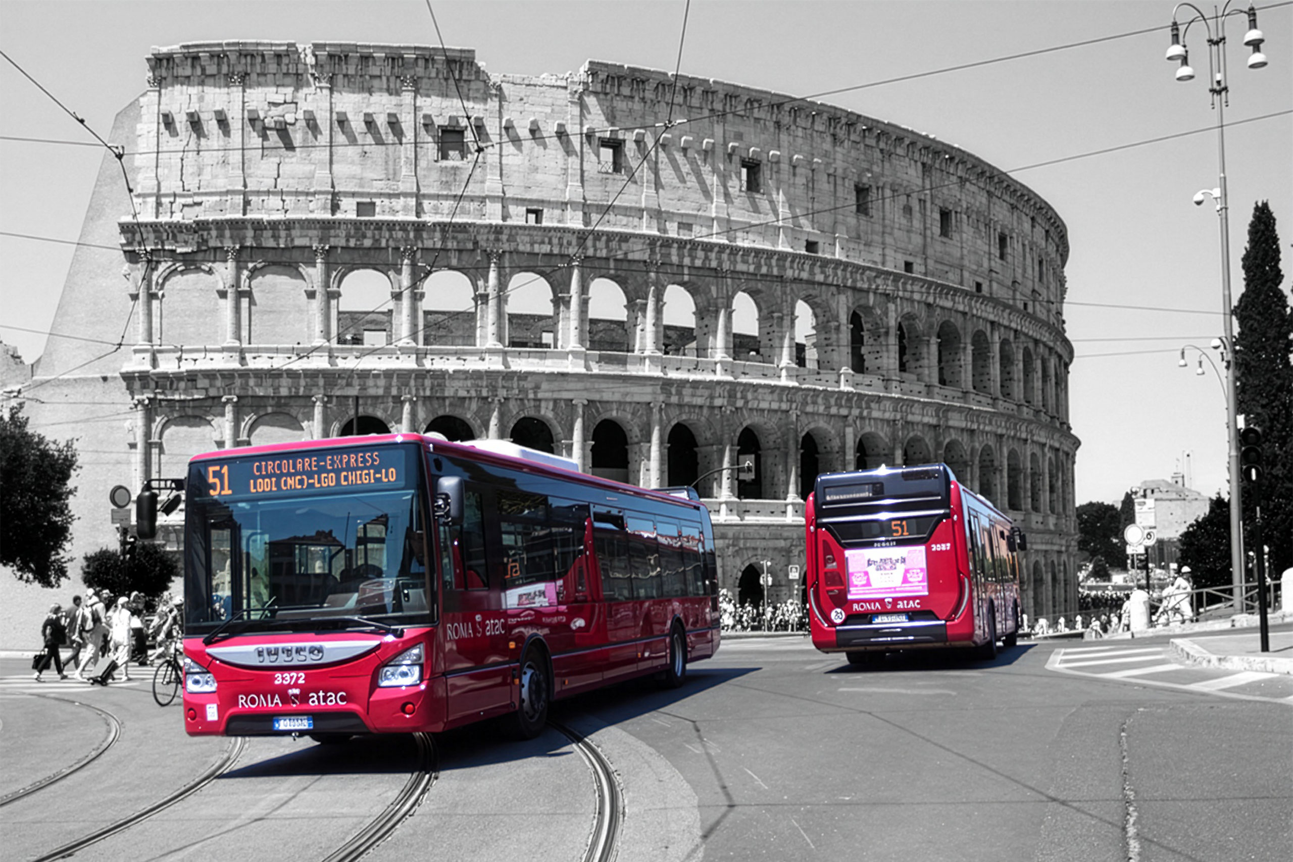 bus atac di fronte colosseo roma