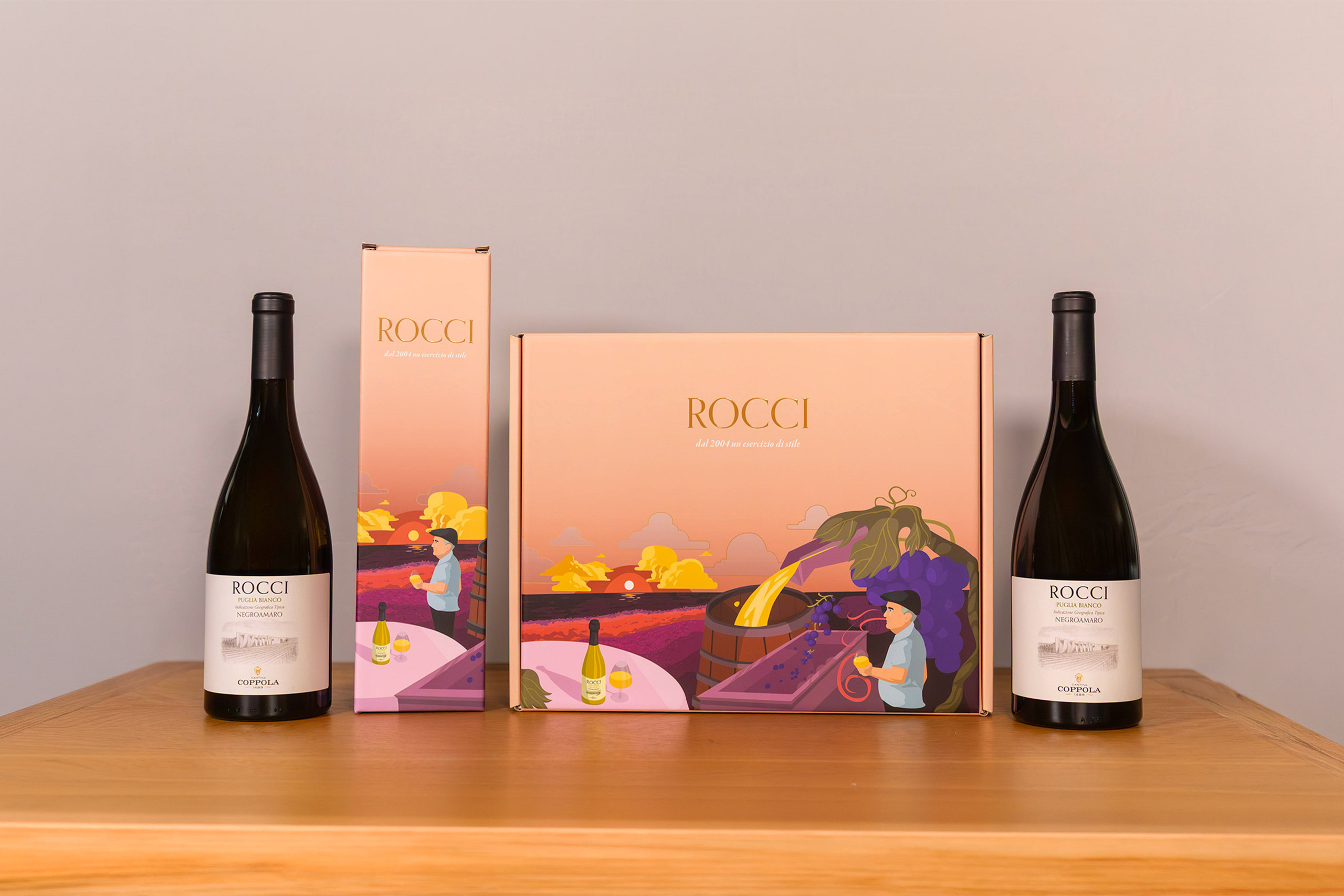 Tavolo con bottiglie di produzione Cantina Coppola 1489