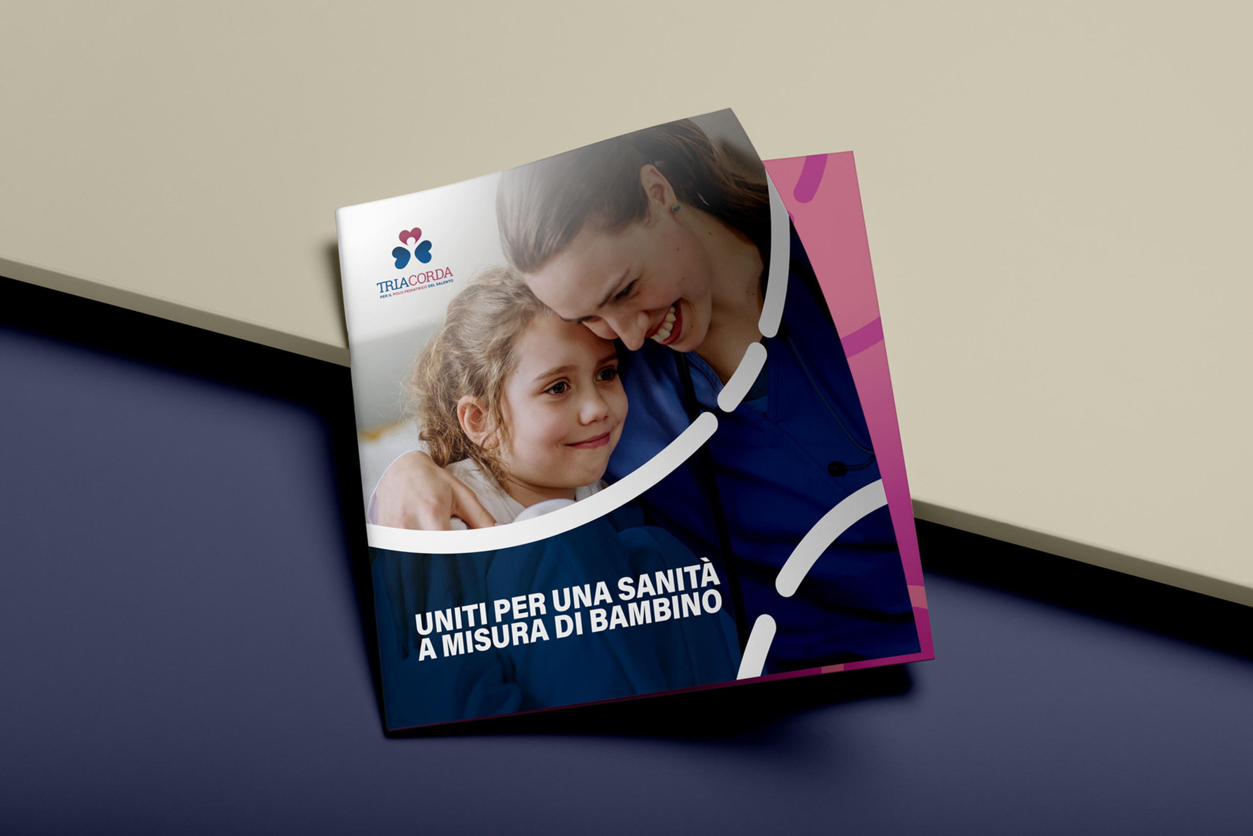 mockup brochure triacorda