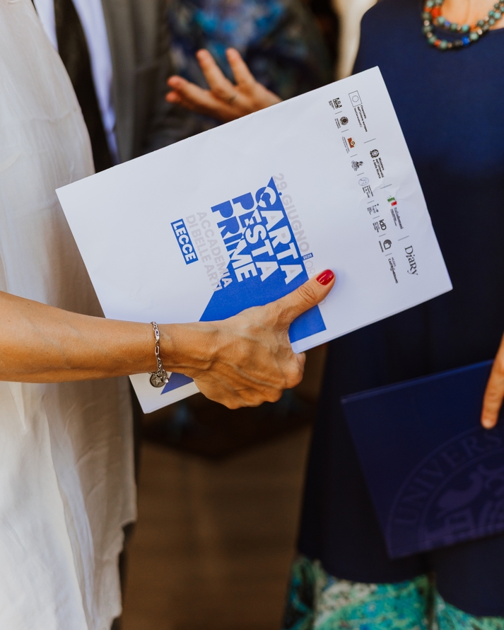 Foto della cartellina realizzata in occasione dell'evento sulla Cartapesta all'Accademia di Belle Arti