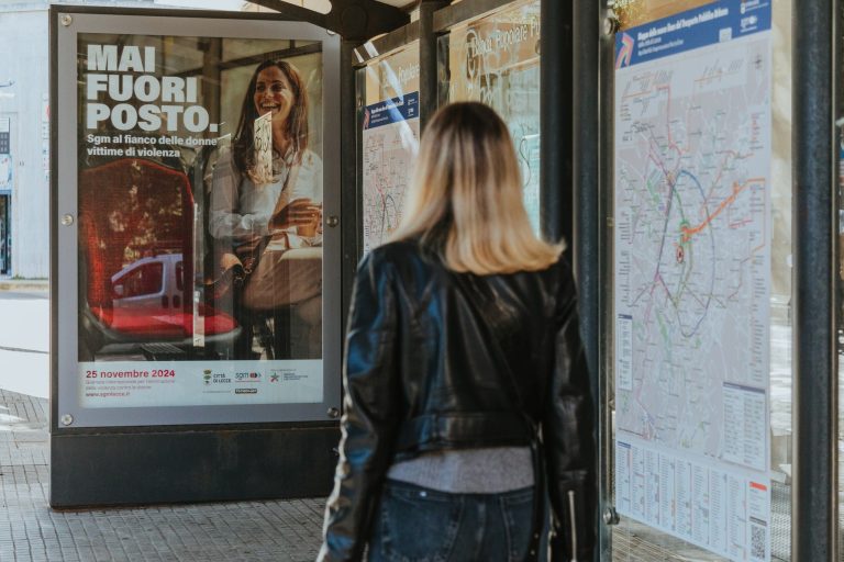 foto di una campagna pubblicitaria fatta per il servizio di trasporti sgm