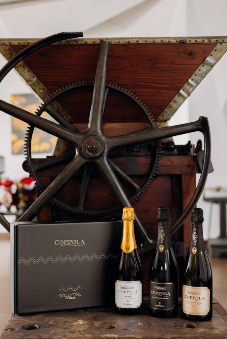 dettaglio bollicine cantina coppola con packaging