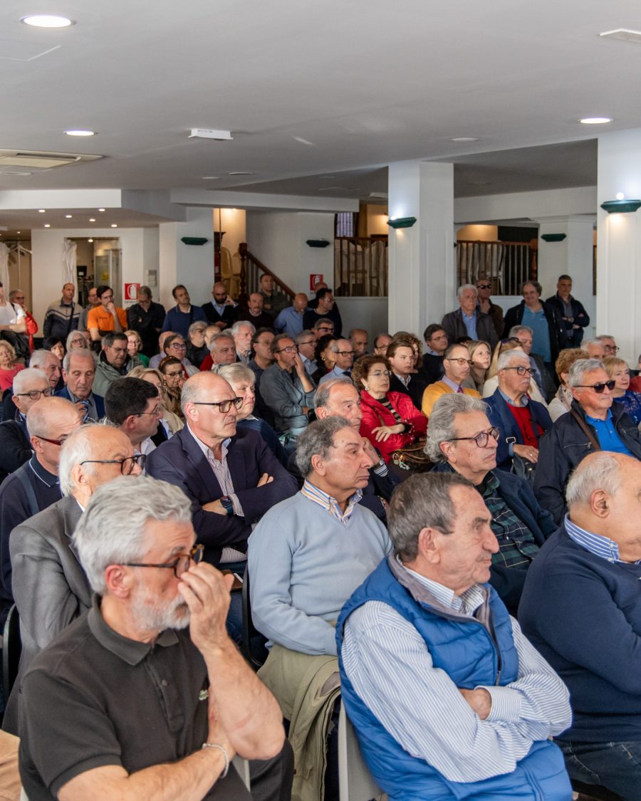 Pubblico in ascolto all'evento di Gianni Liviano