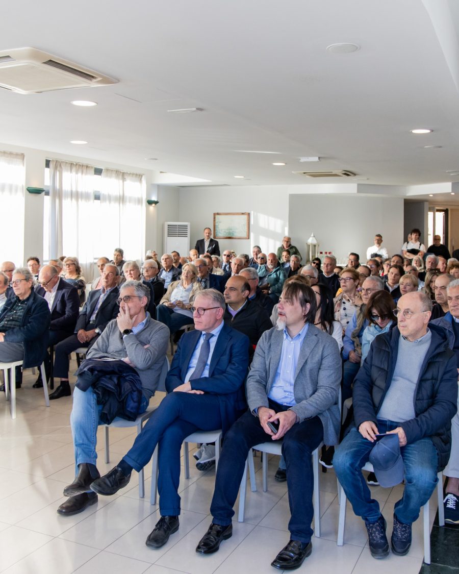 Pubblico interessato allo speech di Gianni Liviano