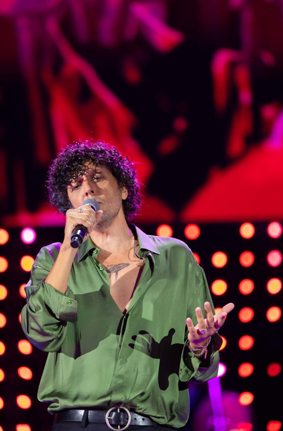 Ermal Meta durante il concertone